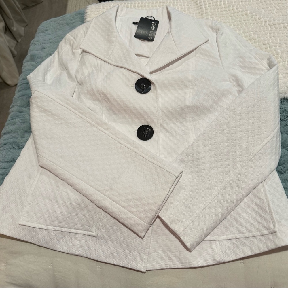 600 West White Jacket NWT Size 10